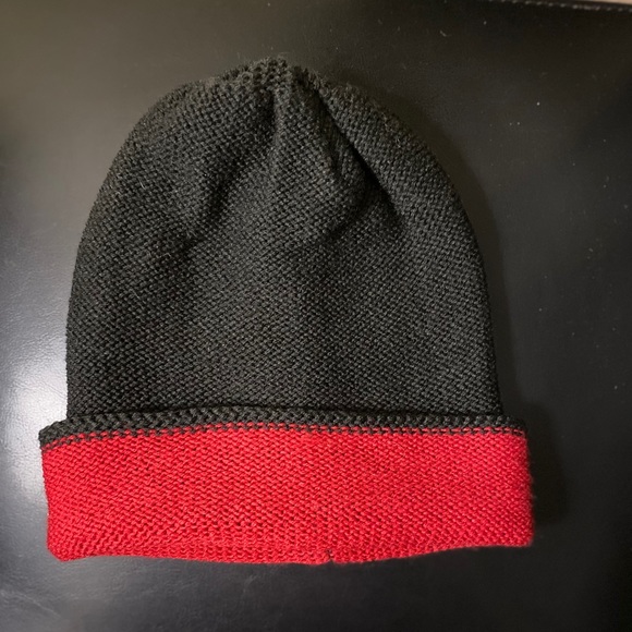 🍎 3/$6 or $4 each 🍎 Black/red unisex knit beanie - Picture 2 of 2